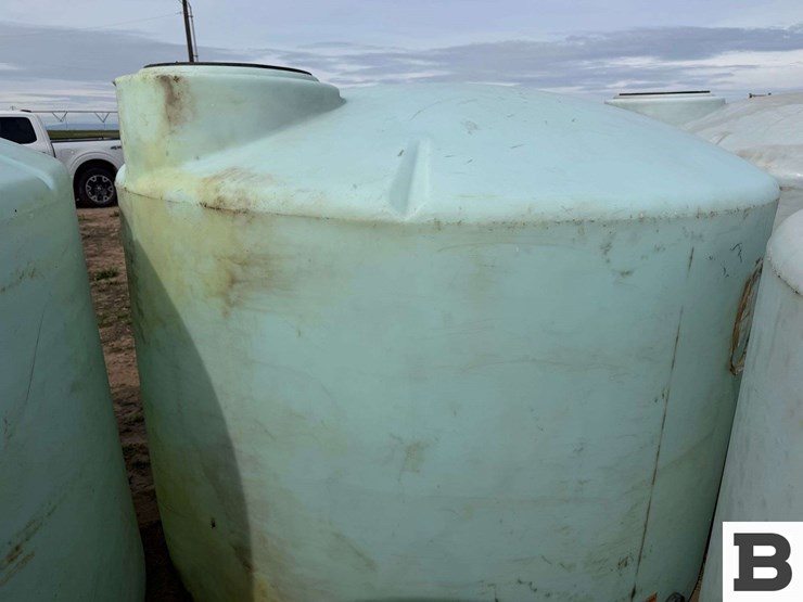 1550-gallon-round-poly-fertilizer-tank-image-7