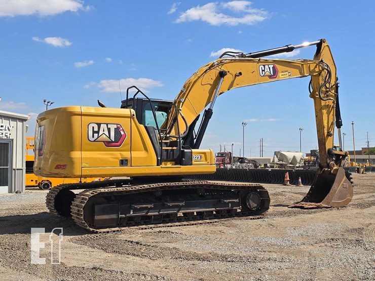 2020-caterpillar-323-image-3