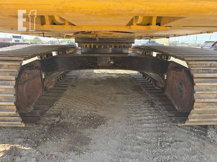 2019-caterpillar-320-image-26