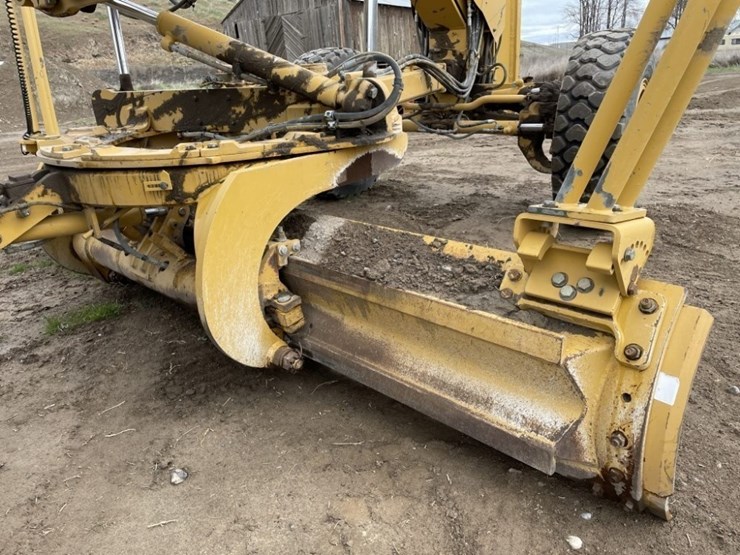 2018-caterpillar-12m3-awd-image-18