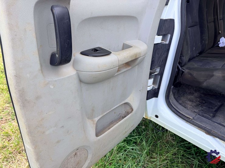 2012-chevrolet-silverado-2500hd-image-50