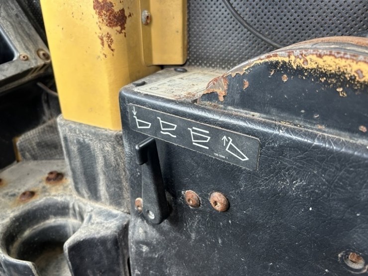 2012-caterpillar-ad55b-image-29