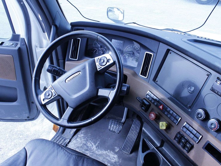 2019-freightliner-cascadia-126-image-9