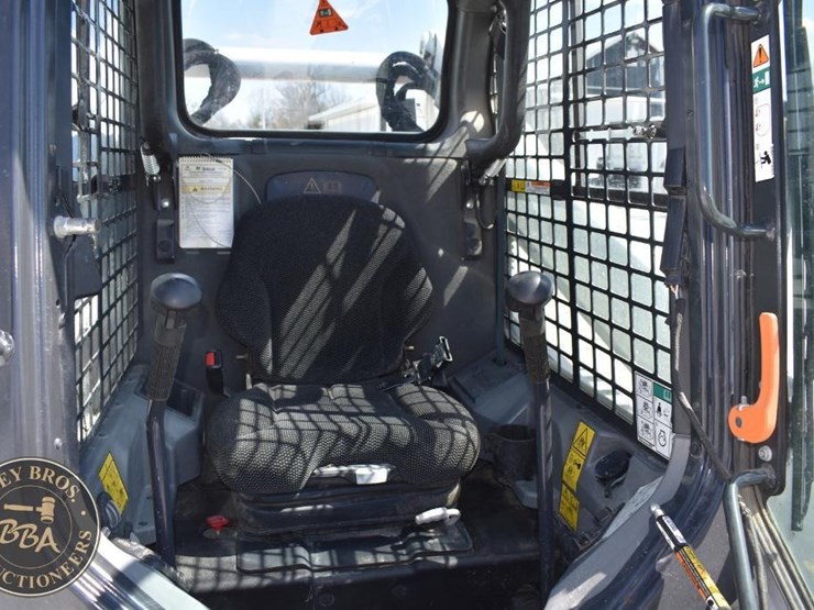 2023-bobcat-t770-image-32