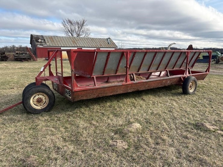 h&s-20'-tricycle-front-feeder-wagon-image-1