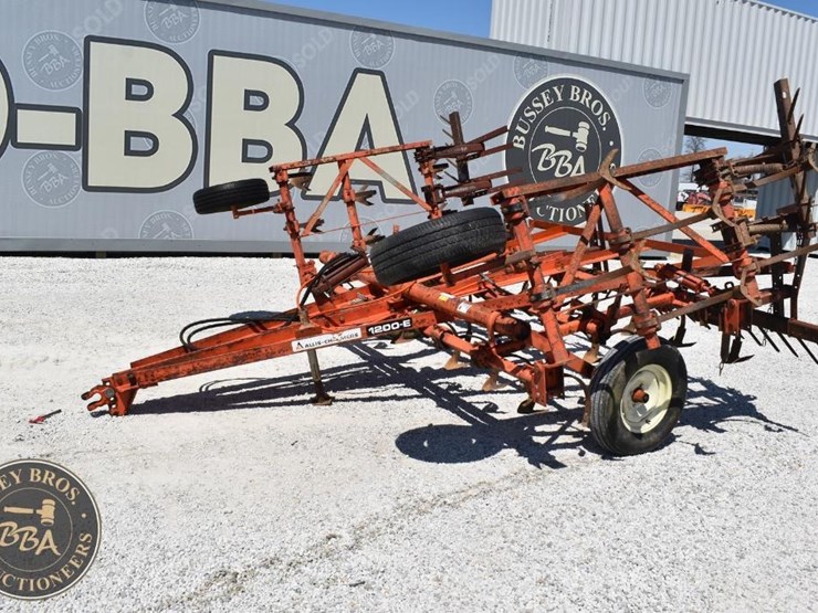 allis-chalmers-1200-image-1