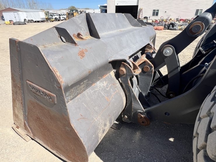 2023-volvo-l70h-wheel-loader-image-10