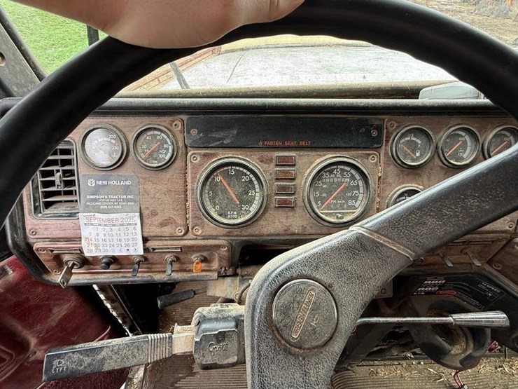 1999-freightliner-fld112-image-14