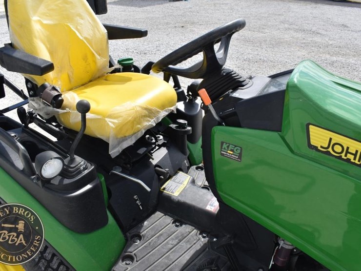 2017-john-deere-1025r-image-12