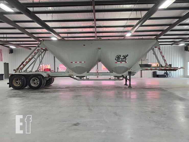 40-foot-pneumatic-tank-trailer-image-6