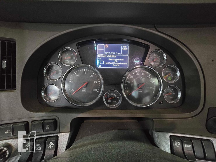 2016-kenworth-t880-image-12