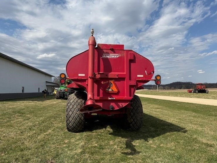 jamesway-auto-trac-5600-gallon-manure-tanker-image-6