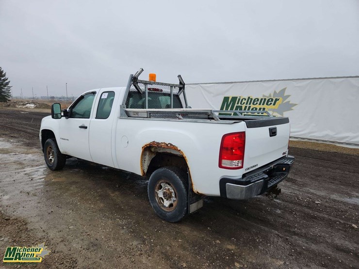 2008-gmc-sierra-2500hd-image-2