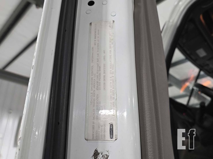 2014-freightliner-cascadia-125-image-28