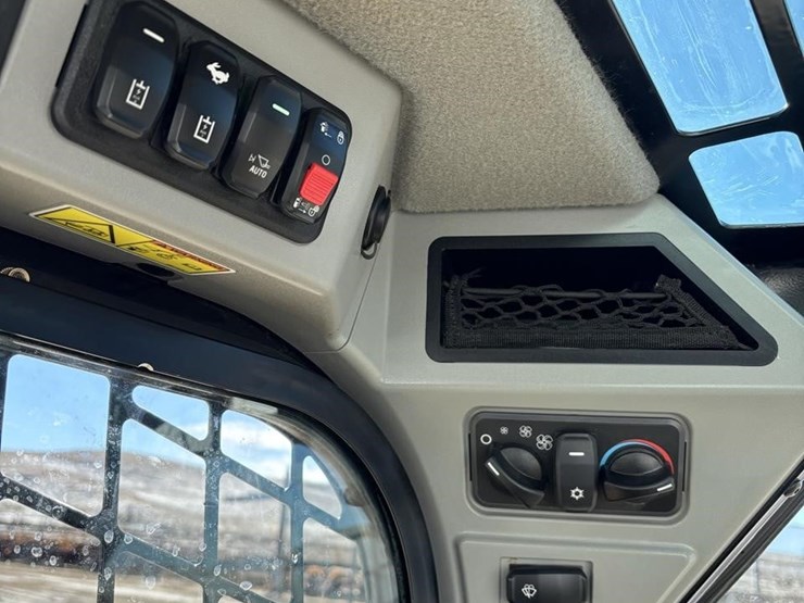 2020-caterpillar-259d3-image-13