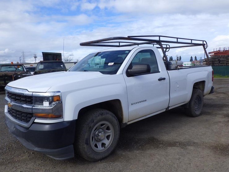 2018-chevrolet-1500-image-2