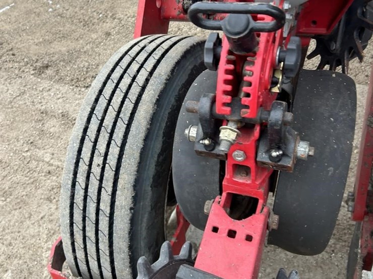 2014-white-9824-image-49