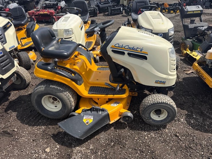 cub-cadet-lt1045-image-1