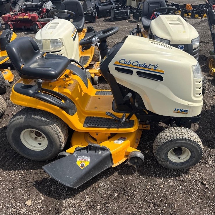 CUB CADET LT1045