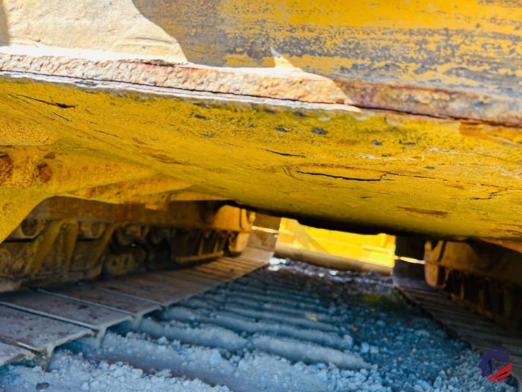 2022-komatsu-d65px-18-image-24