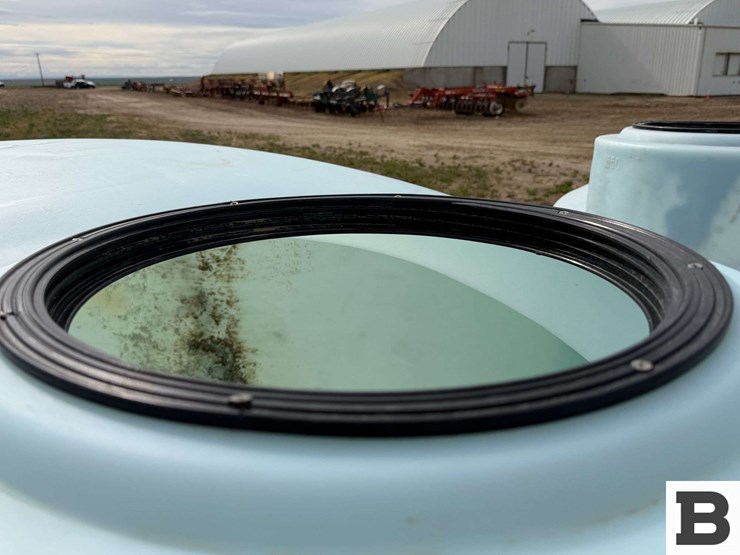 1550-gallon-round-poly-fertilizer-tank-image-4