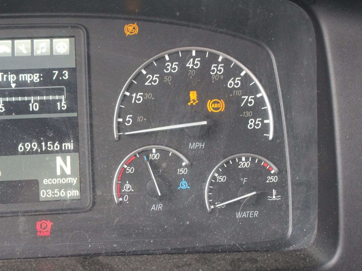 2020-freightliner-cascadia-126-image-31