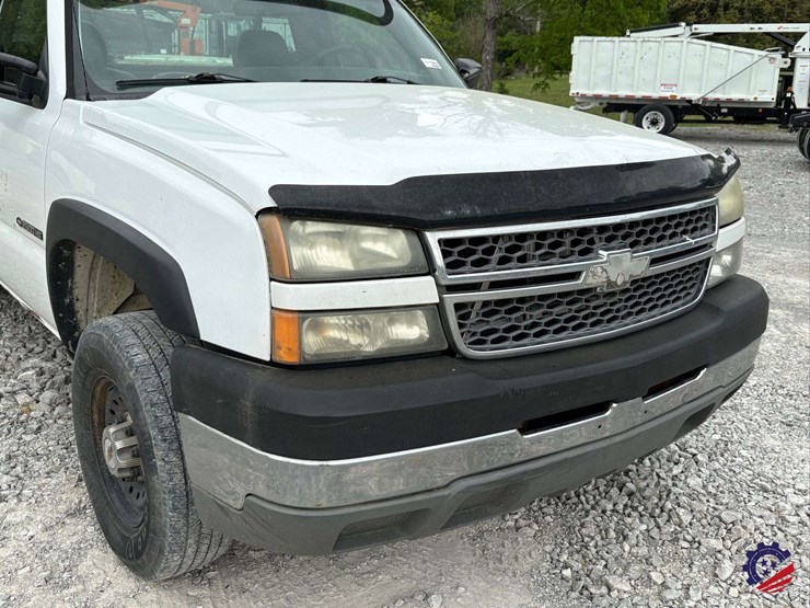 2005-chevrolet-silverado-2500hd-image-15