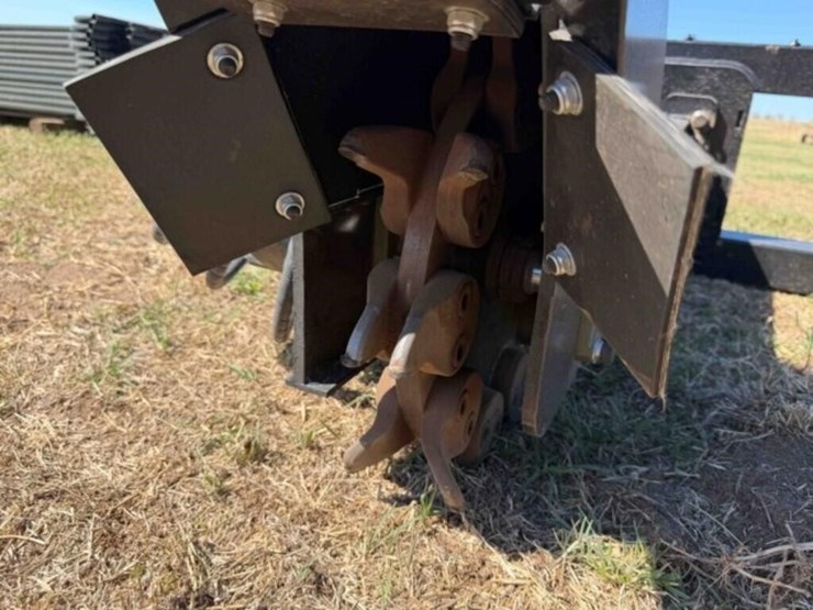 giyi-skid-steer-stump-grinder-image-2