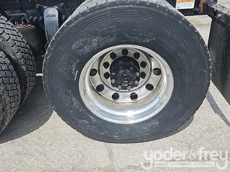 2017-freightliner-cascadia-113-image-13