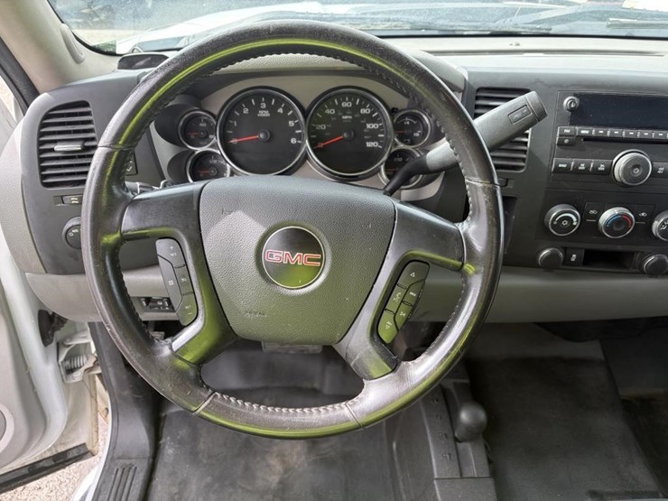 2012-gmc-sierra-2500-image-13