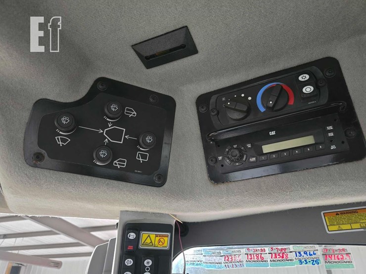 2012-caterpillar-140m2-image-23