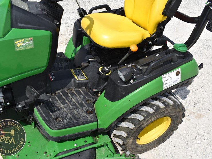 2017-john-deere-1025r-image-21