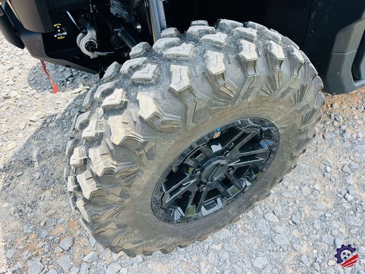 2026-can-am-defender-limited-hd11-triple-image-7