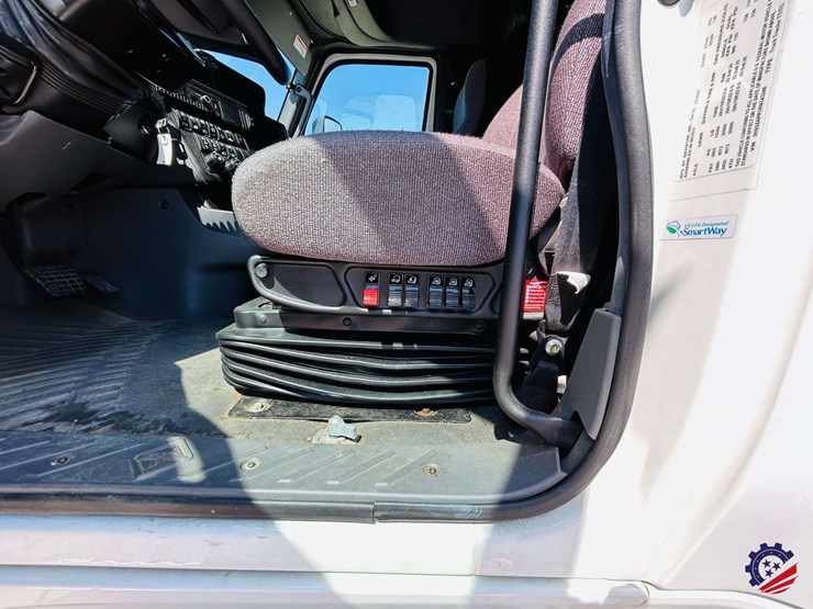 2024-international-lt62f-t/a-truck-tractor-image-84