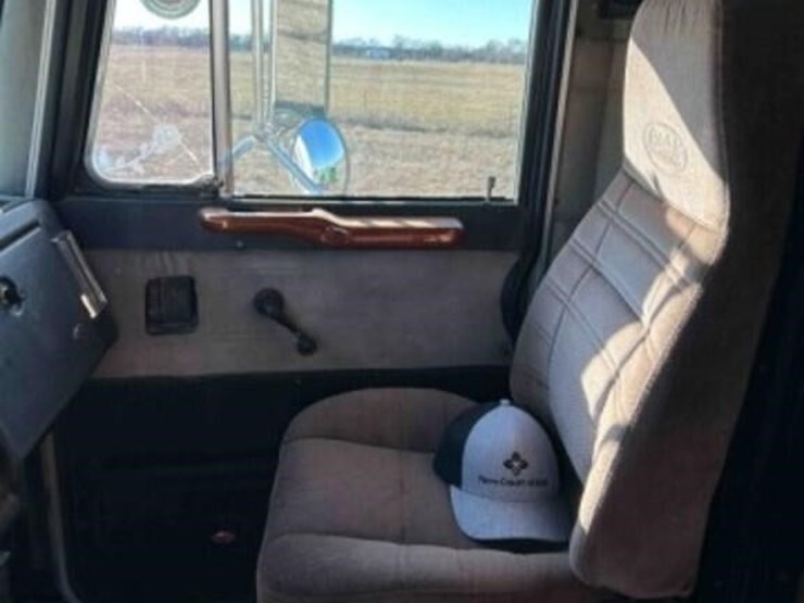 1989-peterbilt-379-image-19