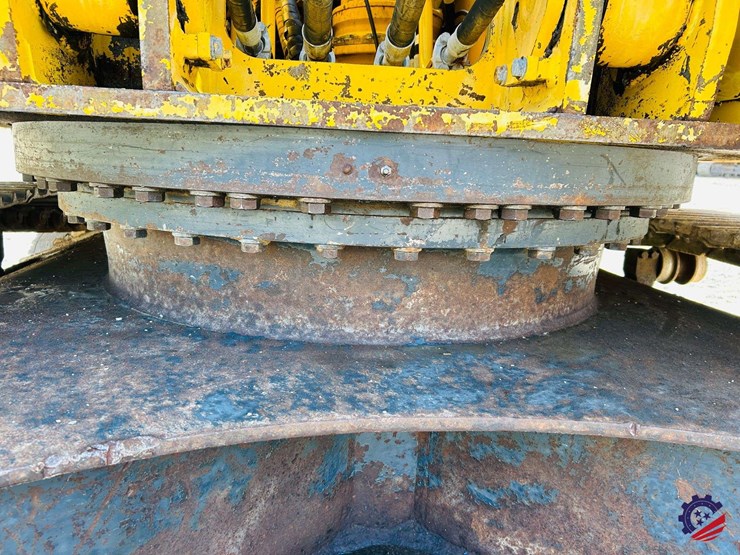 2015-komatsu-pc210-lc-image-75