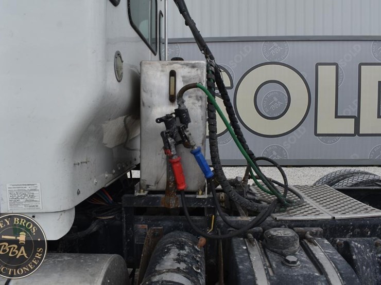 2013-kenworth-t660-image-12