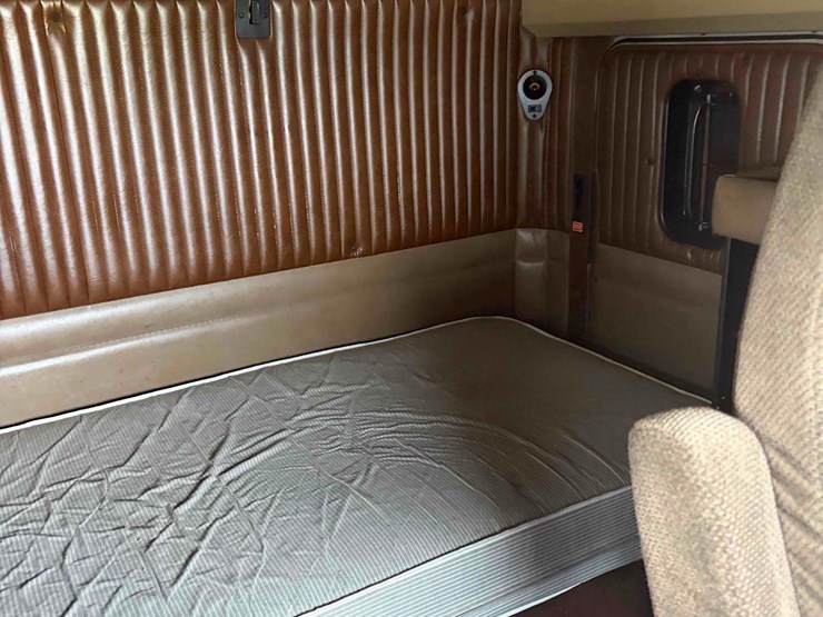 2001-kenworth-t800-image-11