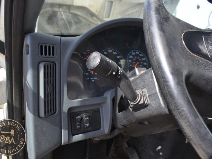 2005-international-durastar-4300-image-44