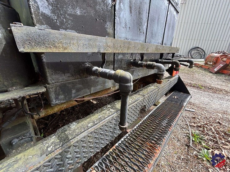 fuel-&-lube-truck-image-33