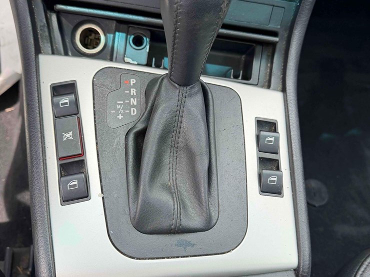 2003-bmw-325i-image-12