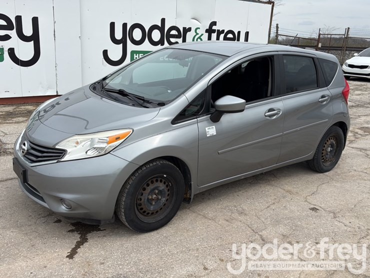 2015-nissan-versa-image-1