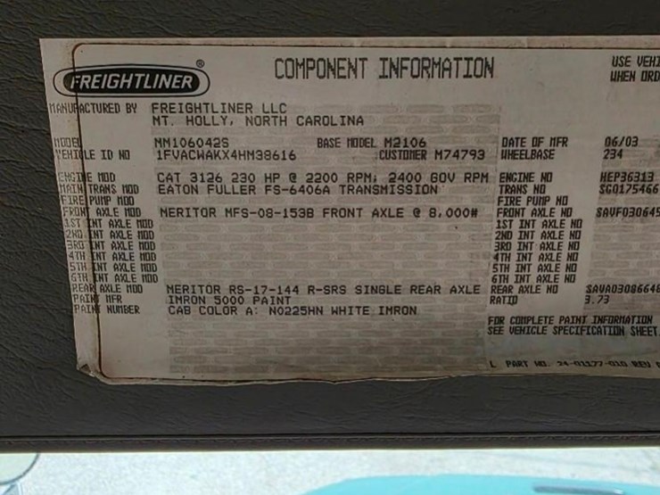 2004-freightliner-m2-106-image-8