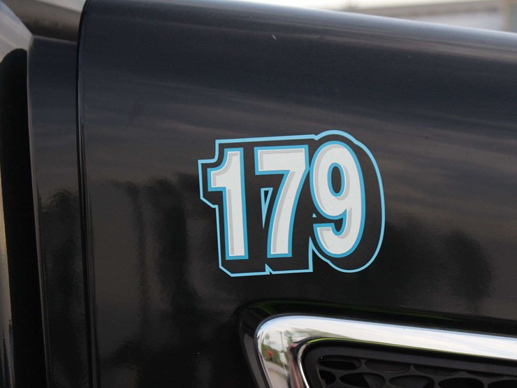 2019-peterbilt-579-image-4