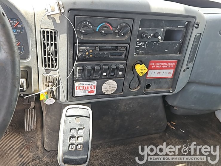 2005-international-durastar-4300-image-32