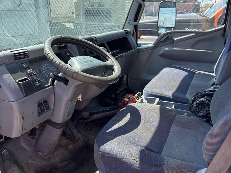 2008-mitsubishi-fuso-fe84d-image-7