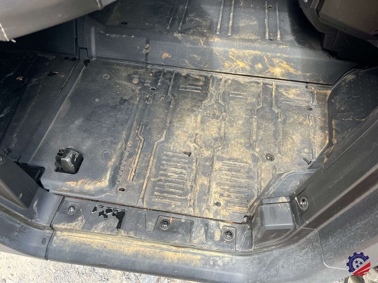 2026-can-am-defender-limited-hd11-triple-image-76