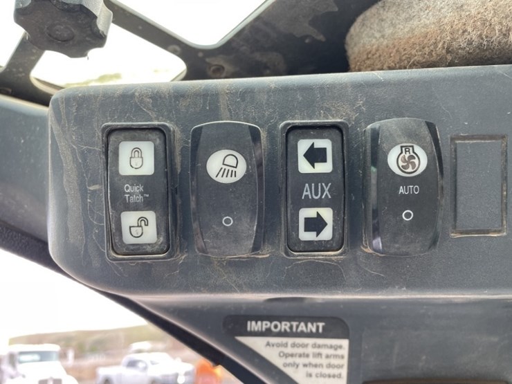 2013-deere-333e-image-29