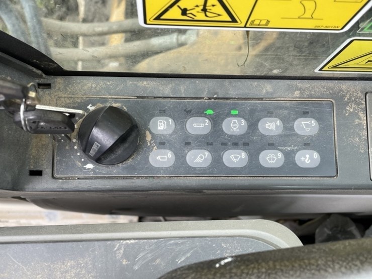 2013-caterpillar-320e-image-33