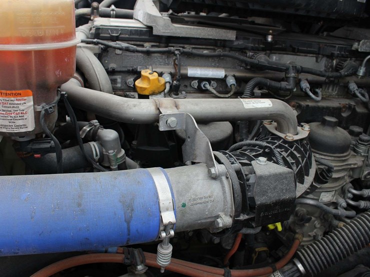 2020-freightliner-cascadia-126-image-7